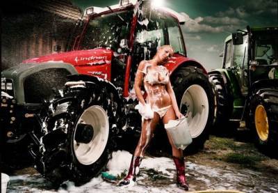 На Черкасчине будут проходить тракторные гонки, шоу с мойкой тракторов и борьбой девушек в грязи