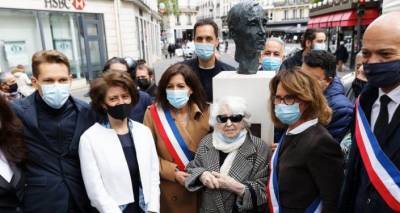В Париже увековечили память о Шарле Азнавуре. Фото с церемонии открытия бюста