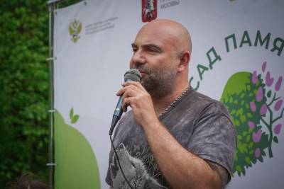 Журналист Баженов призывает жителей Москвы высаживать деревья в рамках всероссийской акции
