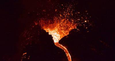 Вулкан Ньирагонго извергается в Демократической республике Конго