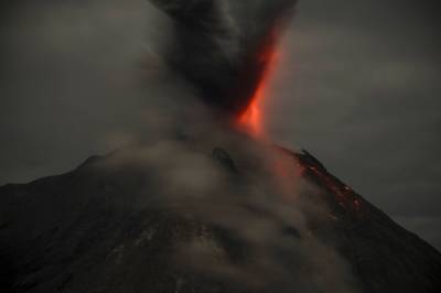 В Конго началось извержение вулкана Ньирагонго