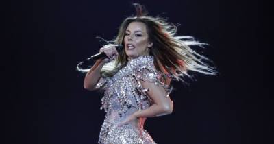 "Евровидение-2021": участница из Албании повторила образ Джей Ло и посветила пышными ягодицами