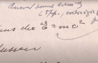 Письмо Эйнштейна с уравнением E=mc² продали на аукционе за $1,2 млн