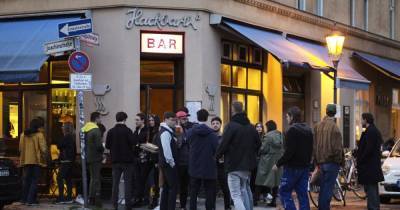 Европа ослабляет карантин: кафе открывают уличные террасы, восстанавливают работу пункты пропуска на границах