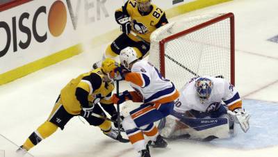 «Айлендерс» обыграл «Питтсбург» и сравнял счет в серии плей-офф НХЛ - gazeta.ru - Нью-Йорк - Нью-Йорк - Нассау