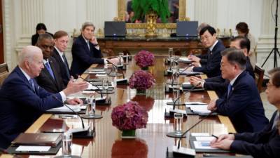 Президент Байден принял в Белом доме президента Южной Кореи Мун Чжэ Ина