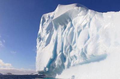 В пять раз больше Киева: от Антарктиды откололся гигантский айсберг