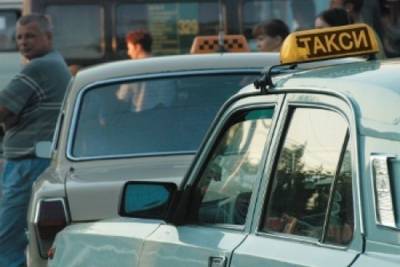 Омский пассажир такси вознегодовал из-за подорожания проезда