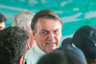 Президент Бразилии получил штраф из-за отсутствия маски