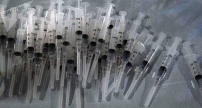 ЦПКЗ Латвии призывает не верить информации о смерти мужчины в центре вакцинации в Риге