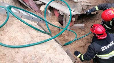 В Гродно спасатели помогли мужчине выбраться из-под завала