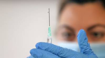 Две дозы вакцины от COVID получили почти 75 тысяч украинцев