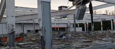 Журналист Казанский показал фото пострадавшего от вандалов здания супермаркета «Амстор» в оккупированной Горловке
