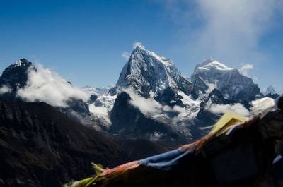 Массовая вспышка коронавируса произошла на Эвересте - news.vse42.ru - Австрия - Китай - Непал