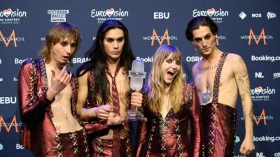 Порванные на Евровидении штаны солиста Maneskin попали на видео