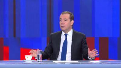 Медведев объяснил суть своего высказывания об обязательной вакцинации