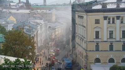 Пожар в центре Москвы остановил движение на Большой Никитской