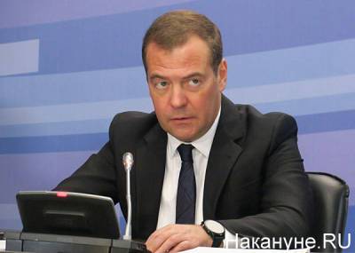 Медведев уточнил свои слова про "обязательную вакцинацию от коронавируса в интересах государства"