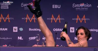 Солист Måneskin Давид Дамиано порвал штаны, празднуя победу на "Евровидении" (видео)