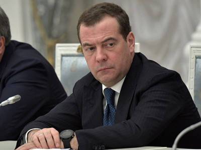Медведев объяснил свои слова по поводу обязательной вакцинации от COVID-19