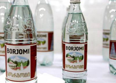 В Грузии из-за забастовок прекращено производство минеральной воды "Боржоми"