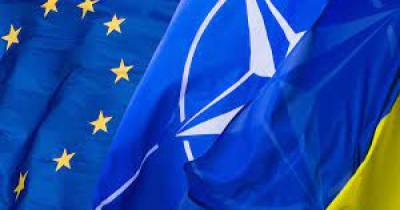 Более половины украинцев поддерживают вступление в ЕС, почти столько же — в НАТО