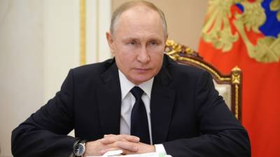 Путин оценил профессионализм и гражданскую позицию шахматиста Карпова