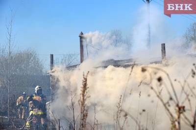 В Коми сгорели два дачных дома