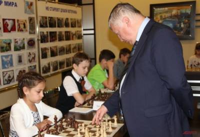 Путин поздравил чемпиона мира по шахматам Карпова с 70-летием