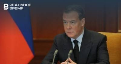 Медведев объяснил свои слова о том, что иногда вакцинация может быть обязательной