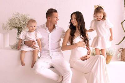 Дмитрий Тарасов и его жена Анастасия Костенко ждут третьего ребенка