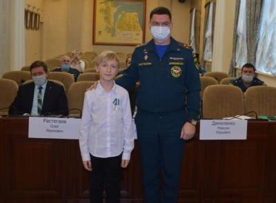 В Москве наградили девятилетнего волгодонца, который со сломанными руками спас сестру из пожара