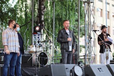 В Старобельске состоялся областной рок-фестиваль "С востока до запада"