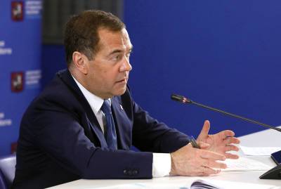Медведев разъяснил свои слова об обязательной вакцинации