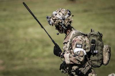 Ветеран британской армии Брайан Клоули: НАТО затягивает «военную петлю» вокруг России