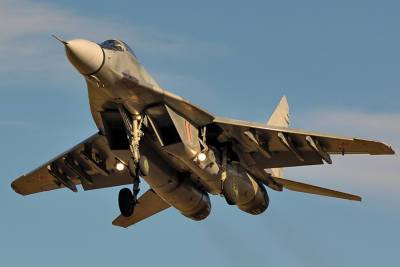 Минобороны: экипаж МиГ-29 получил задачу помочь гражданскому судну совершить безопасную посадку в Минске