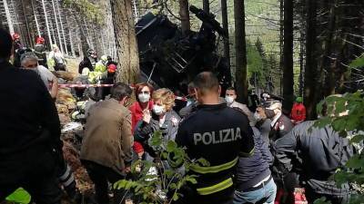 Число жертв обрушения кабины фуникулёра в Италии достигло 13