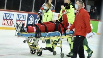 Головой в борт. Белорусский хоккеист получил жуткую травму в Латвии