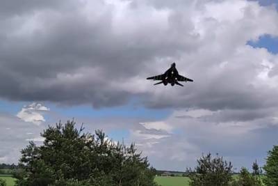 Опубликовано видео МиГ-29, посадившего самолет с оппозиционером в Минске