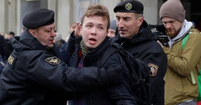 "Меня ждет смертная казнь": пассажиры самолета рассказали о задержании Протасевича