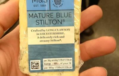 Полиция Ливерпуля поймала наркоторговца благодаря снимку куска сыра с голубой плесенью
