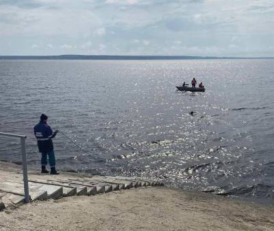 В Ульяновске спасатели огородили зоны купания на центральном пляже