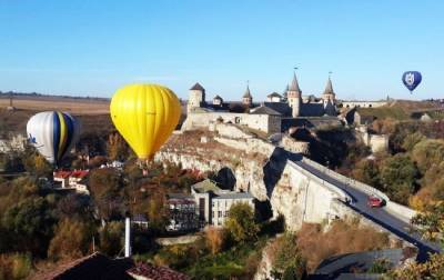 Трагедия с воздушным шаром в Каменец-Подольском: люди молили о помощи и падали на кладбище (ВИДЕО)