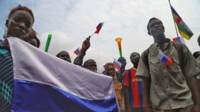 Массовая акция центральноафриканской диаспоры в поддержку РФ прошла во Франции