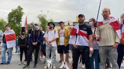 Акцию в поддержку задержанного в Минске Протасевича провели под зданием МИД в Киеве: "Меньше слов - больше дел"