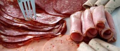 Украинские эксперты уточнили, какая колбаса несет угрозу для здоровья