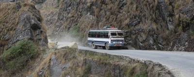 В Боливии пятеро человек погибли при падении микроавтобуса в ущелье