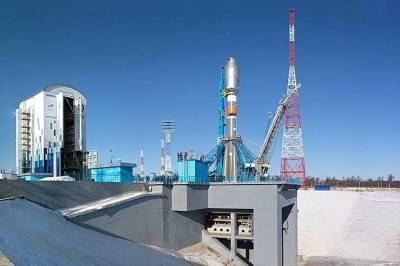 На космодроме Восточный установили ракету «Союз-2.1б»