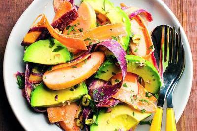 Салат с морковью, яблоком и авокадо: рецепт вкусной и полезной закуски