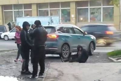 На агрессивного водителя надели наручники из-за конфликта на парковке в Новосибирске